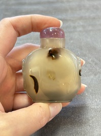 A collection of nine Chinese agate snuff bottles, 20th C.