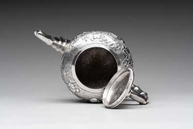 A Chinese silver three-piece tea service, marked Ye Li 業利, Canton, 19/20th C.