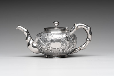 A Chinese silver three-piece tea service, marked Ye Li 業利, Canton, 19/20th C.