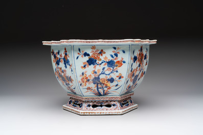 A Chinese Imari-style hexagonal jardini&egrave;re with floral design, Qianlong