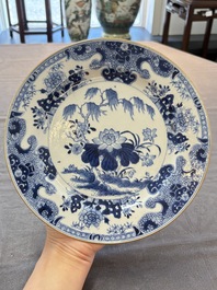 Six Chinese blue and white plates with floral design, Qianlong