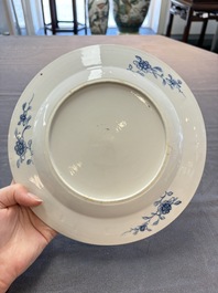 Six Chinese blue and white plates with floral design, Qianlong
