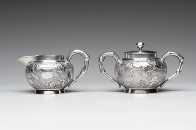 A Chinese silver three-piece tea service, marked Ye Li 業利, Canton, 19/20th C.