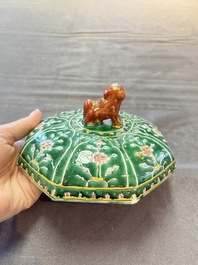 A Chinese Bencharong bowl and cover for the Thai market, 19th C.