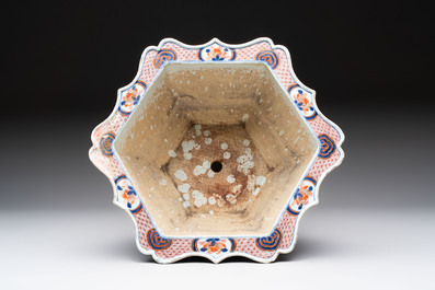 A Chinese Imari-style hexagonal jardini&egrave;re with floral design, Qianlong