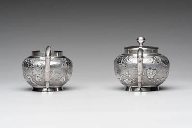 A Chinese silver three-piece tea service, marked Ye Li 業利, Canton, 19/20th C.