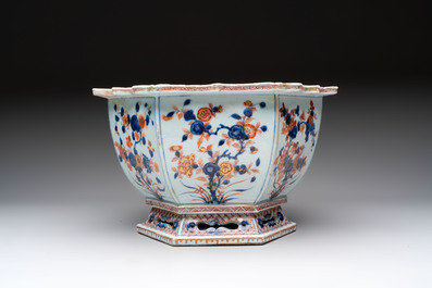 A Chinese Imari-style hexagonal jardini&egrave;re with floral design, Qianlong