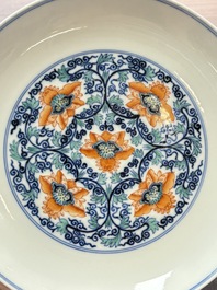 A Chinese doucai plate with floral scroll design, Tongzhi mark, 19/20th C.