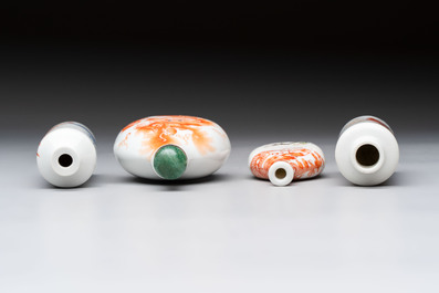 Four Chinese famille rose and iron-red snuff bottles, Tongzhi mark and signed Shen Huanwen 沈煥文, 19/20th C. and one dated 1929