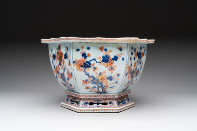 A Chinese Imari-style hexagonal jardini&egrave;re with floral design, Qianlong
