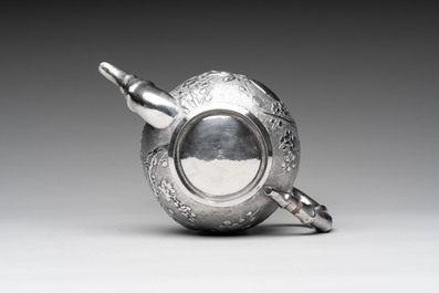A Chinese silver three-piece tea service, marked Ye Li 業利, Canton, 19/20th C.