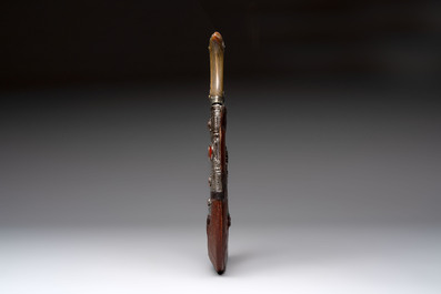 A jambiya-style dagger or 'Asib' with horn hilt and silver-plated mounts, Yemen, 19th C.