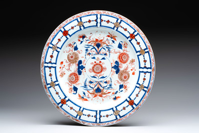 Three Chinese Imari-style dishes with floral design, Yongzheng