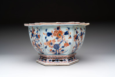 A Chinese Imari-style hexagonal jardini&egrave;re with floral design, Qianlong