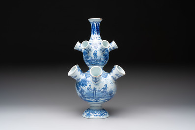 A blue and white Dutch Delft tulip vase, 19th C.