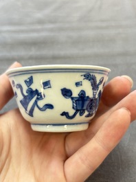 13 Chinese blue and white cups and 15 saucers, Kangxi