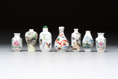 A Chinese wucai and two famille rose miniature vases and four famille rose snuff bottles, Wanli, Qianlong and Shen De Tang 慎德堂 marks, 19/20th C.