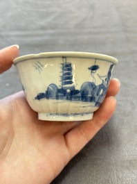 13 Chinese blue and white cups and 15 saucers, Kangxi
