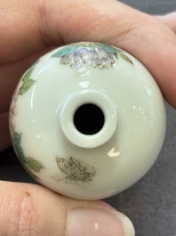 A Chinese wucai and two famille rose miniature vases and four famille rose snuff bottles, Wanli, Qianlong and Shen De Tang 慎德堂 marks, 19/20th C.