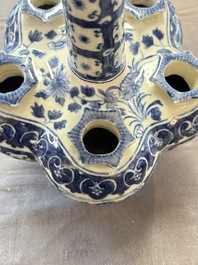 A Chinese blue and white tulip vase with floral design, 19th C.