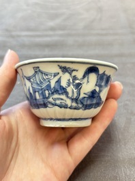 13 Chinese blue and white cups and 15 saucers, Kangxi