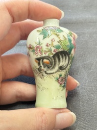 A Chinese wucai and two famille rose miniature vases and four famille rose snuff bottles, Wanli, Qianlong and Shen De Tang 慎德堂 marks, 19/20th C.