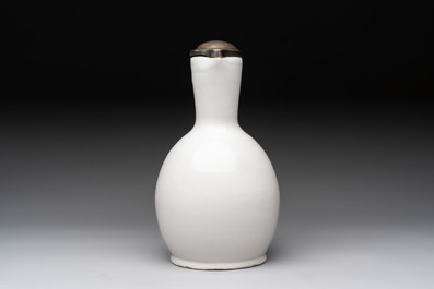 A fine white-glazed Delftware jug with silver cover, 17th C.