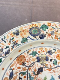 A large and unusual Chinese rose-Imari charger, Kangxi/Yongzheng