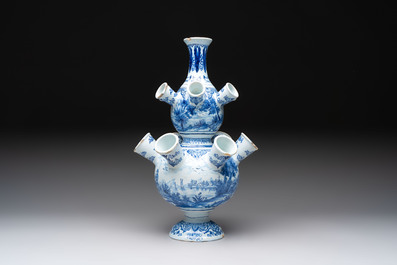 A blue and white Dutch Delft tulip vase, 19th C.