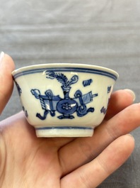 13 Chinese blue and white cups and 15 saucers, Kangxi