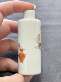 Four Chinese famille rose and iron-red snuff bottles, Tongzhi mark and signed Shen Huanwen 沈煥文, 19/20th C. and one dated 1929