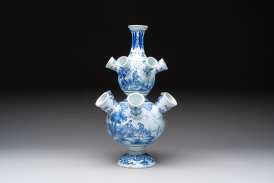 A blue and white Dutch Delft tulip vase, 19th C.