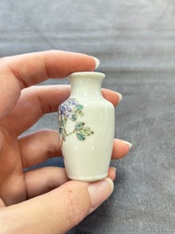 A Chinese wucai and two famille rose miniature vases and four famille rose snuff bottles, Wanli, Qianlong and Shen De Tang 慎德堂 marks, 19/20th C.