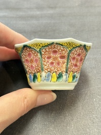 13 Chinese famille rose cups and 15 saucers, Yongzheng/Qianlong