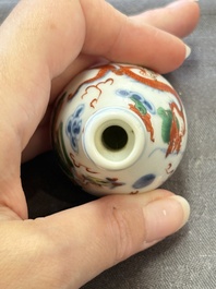 A Chinese wucai and two famille rose miniature vases and four famille rose snuff bottles, Wanli, Qianlong and Shen De Tang 慎德堂 marks, 19/20th C.