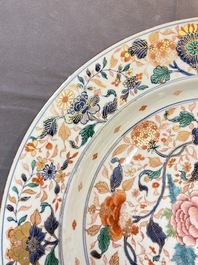 A large and unusual Chinese rose-Imari charger, Kangxi/Yongzheng