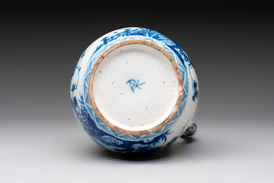 A fine blue and white Dutch Delft jug with pewter cover, early 18th C.