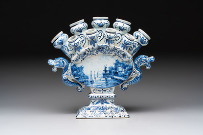 A blue and white Dutch Delft tulip vase, 19th C.