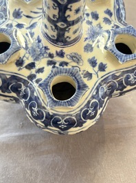 A Chinese blue and white tulip vase with floral design, 19th C.