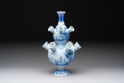 A blue and white Dutch Delft tulip vase, 19th C.