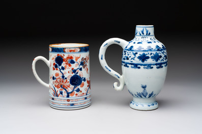 A Chinese blue and white jug and an Imari-style tankard, Transitional period/Kangxi