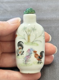 A Chinese wucai and two famille rose miniature vases and four famille rose snuff bottles, Wanli, Qianlong and Shen De Tang 慎德堂 marks, 19/20th C.