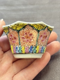 13 Chinese famille rose cups and 15 saucers, Yongzheng/Qianlong