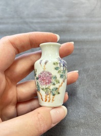 A Chinese wucai and two famille rose miniature vases and four famille rose snuff bottles, Wanli, Qianlong and Shen De Tang 慎德堂 marks, 19/20th C.