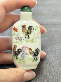 A Chinese wucai and two famille rose miniature vases and four famille rose snuff bottles, Wanli, Qianlong and Shen De Tang 慎德堂 marks, 19/20th C.