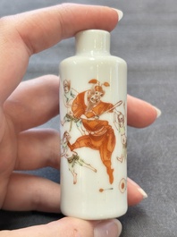 Four Chinese famille rose and iron-red snuff bottles, Tongzhi mark and signed Shen Huanwen 沈煥文, 19/20th C. and one dated 1929
