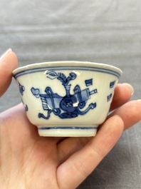 13 Chinese blue and white cups and 15 saucers, Kangxi