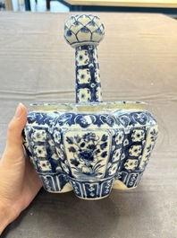 A Chinese blue and white tulip vase with floral design, 19th C.