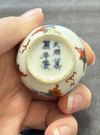 A Chinese wucai and two famille rose miniature vases and four famille rose snuff bottles, Wanli, Qianlong and Shen De Tang 慎德堂 marks, 19/20th C.