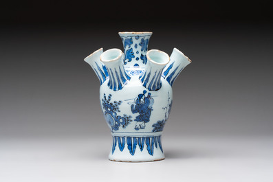 A fine small blue and white Dutch Delft chinoiserie tulip vase, late 17th C.